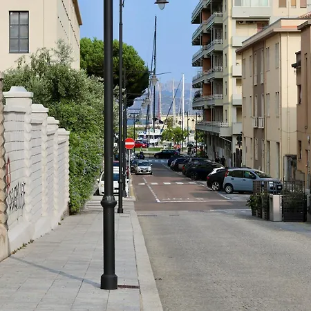 Garibaldi 52 - Renovated In Old Town Διαμέρισμα