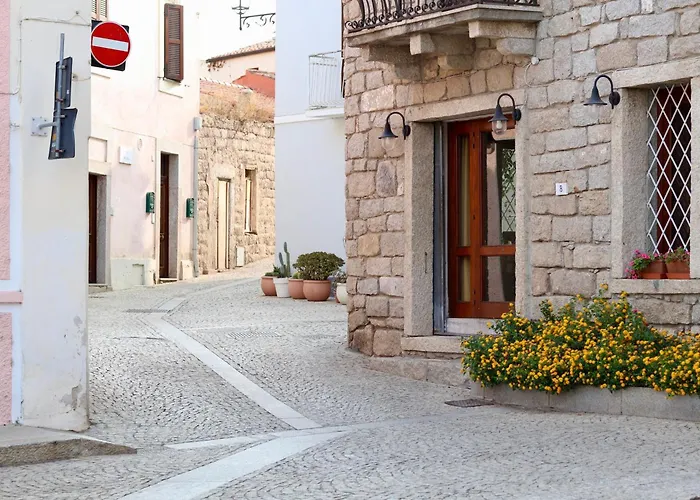 Luxury Garibaldi - Perfect For Couples - Fully Equipped - Historical Centre 奧爾比亞